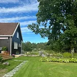 Idyllic Farm With Access To Boathouse And Jetty Prázdninový dům *