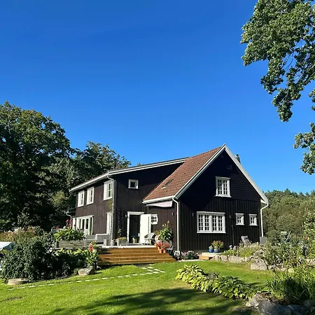Idyllic Farm With Access To Boathouse And Jetty Feriehus *