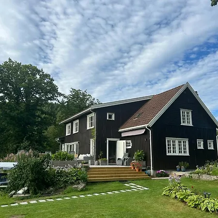 Idyllic Farm With Access To Boathouse And Jetty 別荘
