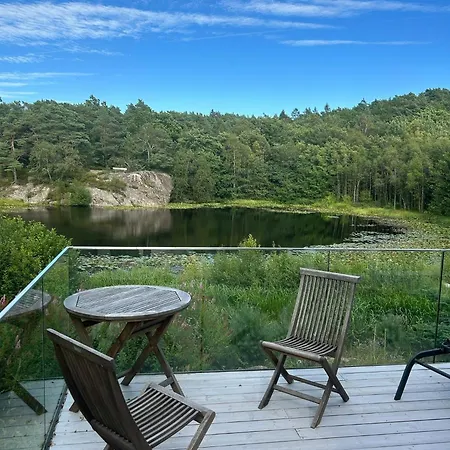 別荘 Idyllic Farm With Access To Boathouse And Jetty